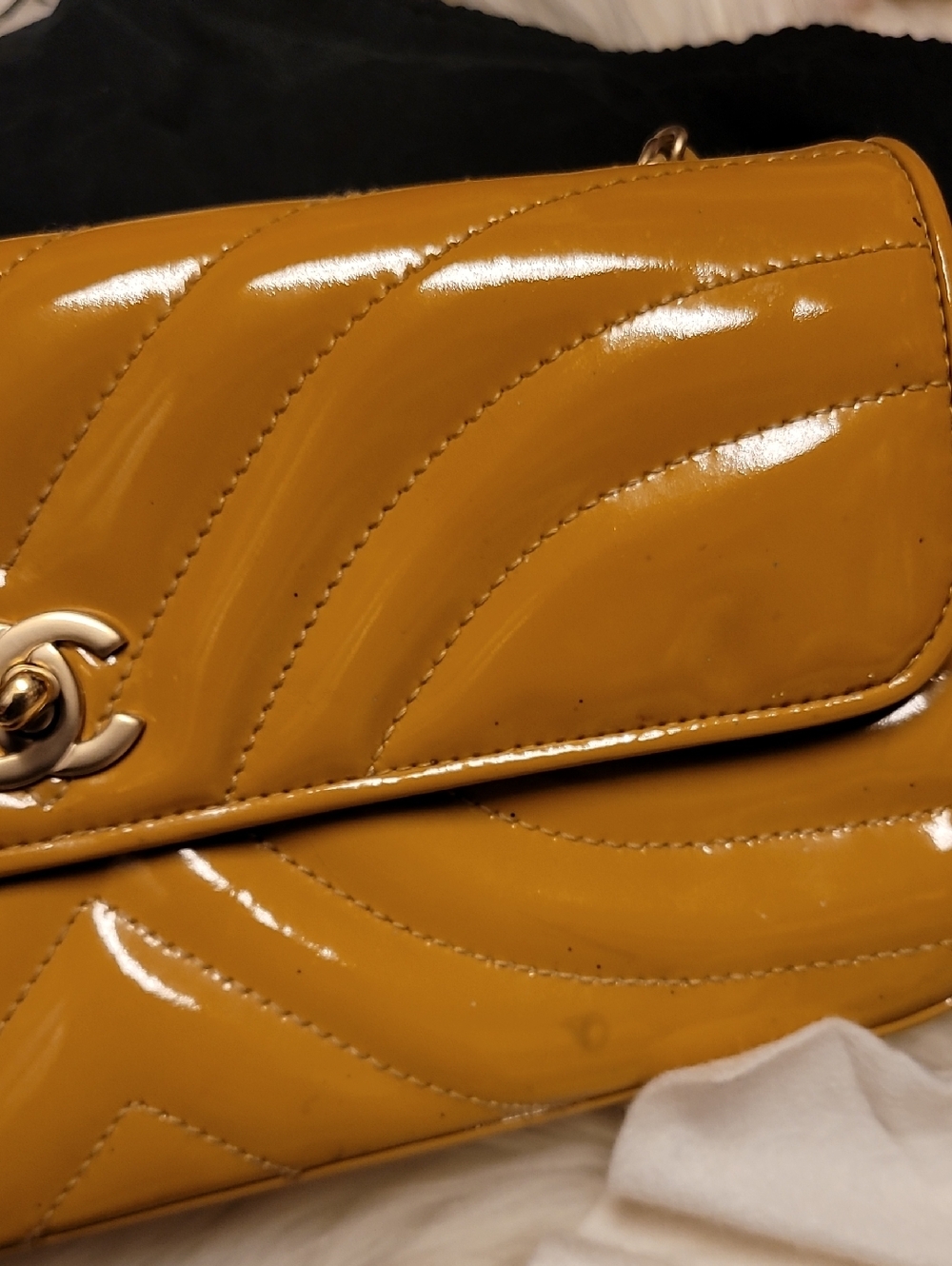 CHANEL Patent Chevron Quilted Shoulder Bag in Mustard - Picture 3 of 13